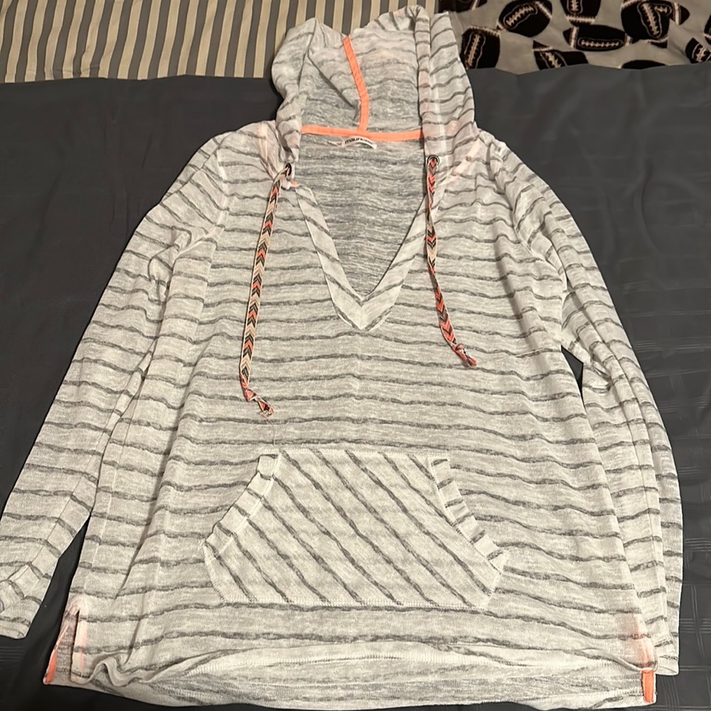 Maurice’s hooded long sleeve light weight hoodie
